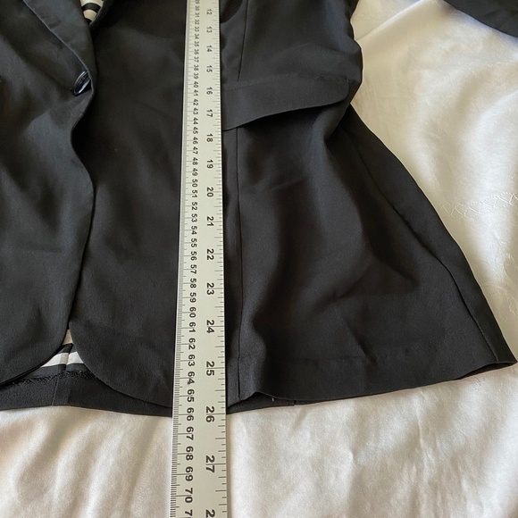 Charlotte Russe Women's Black Long Sleeve Lightweight Single Button Blazer Top L - Picture 10 of 11